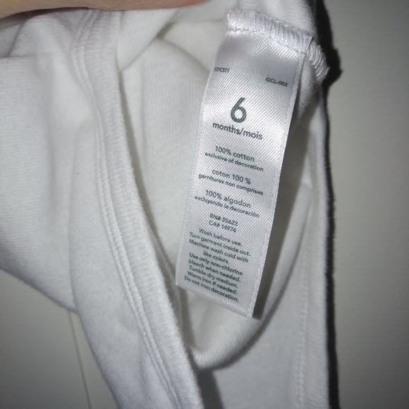 5/$20 Baby girl Carter's onesie heart 6 months - Picture 10 of 11